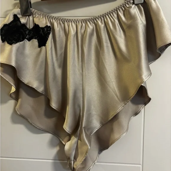 Victoria's Secret Cream and Black Lace Chemise Set - Picture 8 of 9